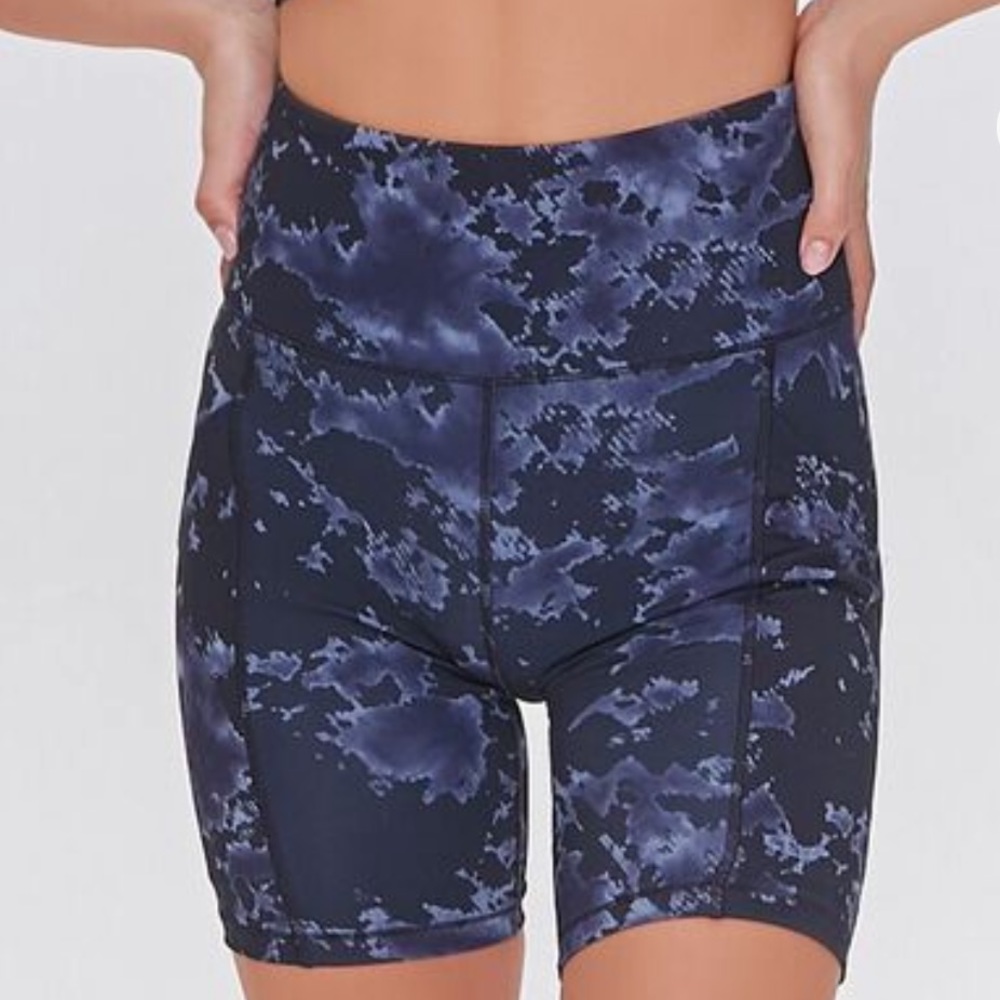 Active Pocket Biker Shorts